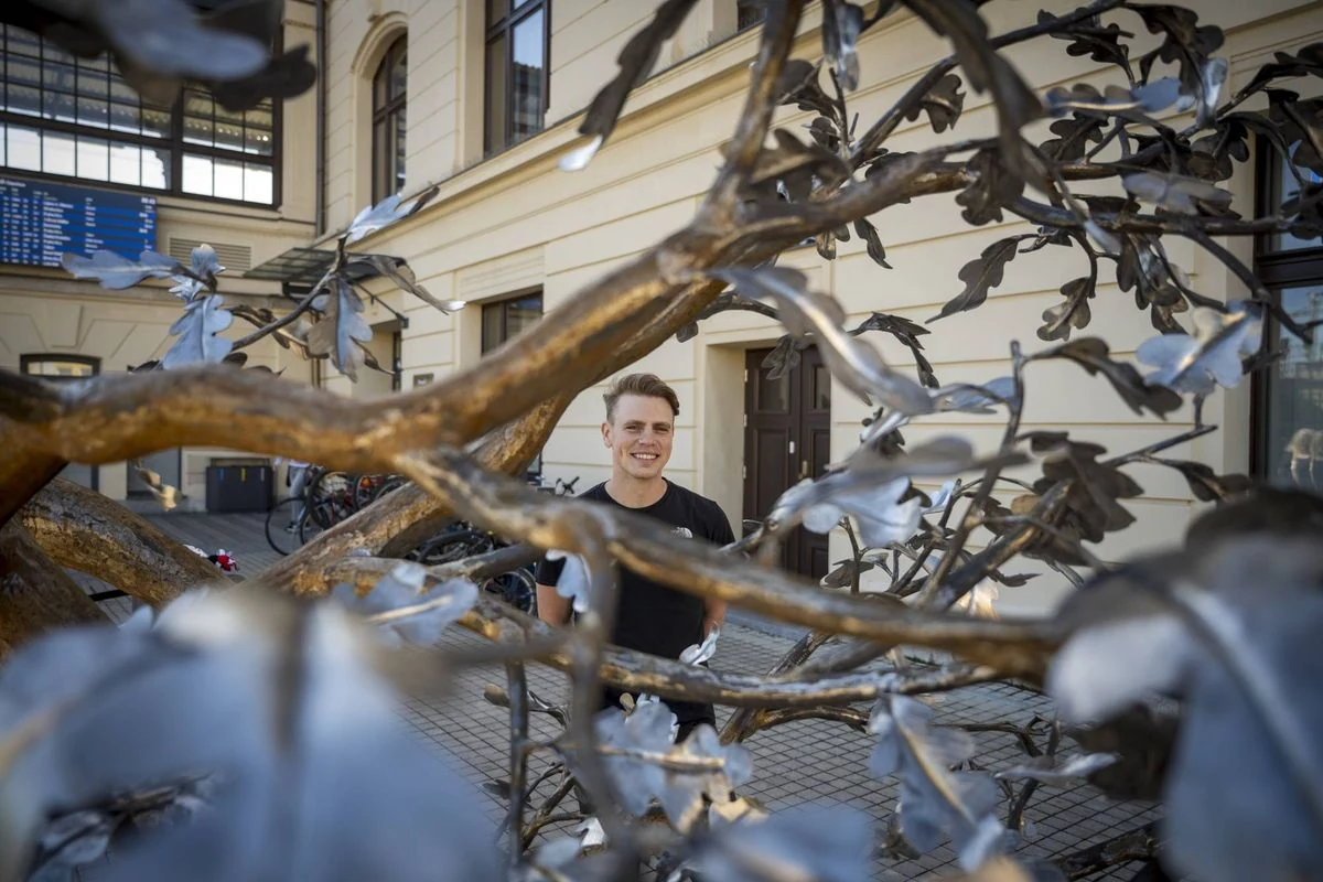 Robert Ondráček | Heavy is the crown | Art in the City 2026